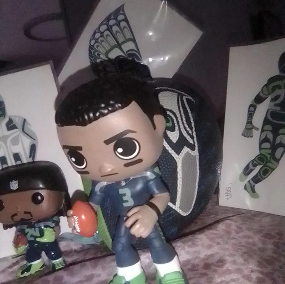 Seahawks Memorabilia - Picture 6 of 6